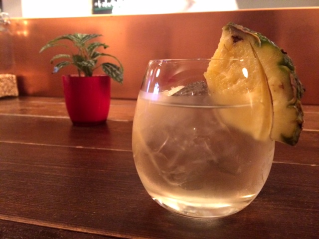 おしゃれな居酒屋バル【長堀ダイナー】のサングリア(白)