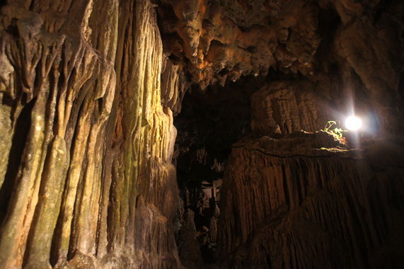 沖縄の普天間宮洞穴（鍾乳洞）